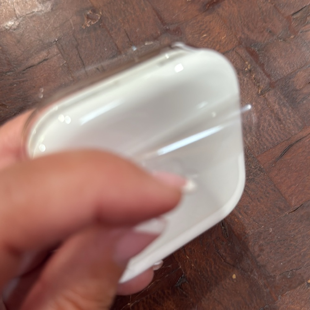 White Wired Apple Earbuds with Case NEW - Picture 2 of 3